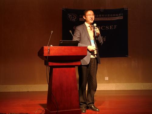 王万良教授做报告 王万良教授做报告